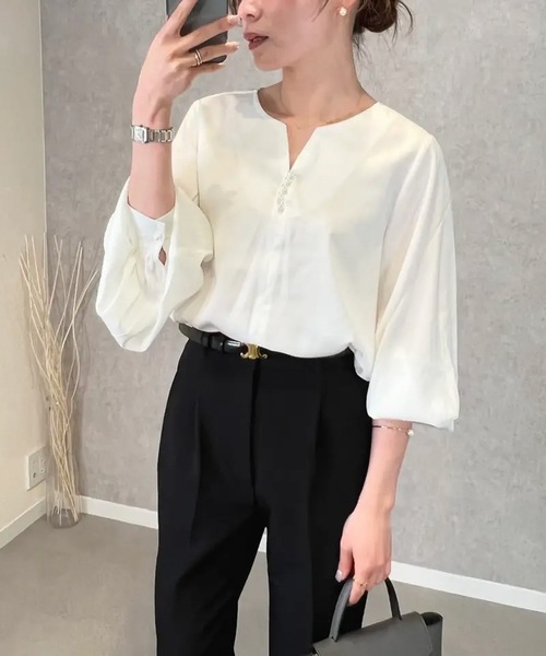 aquagarage（アクアガレージ）の「キーネックパールボタンブラウス（シャツ/ブラウス・レディース・ブラック/グレー/ホワイト/ネイビー・M/L）」の6枚目の写真