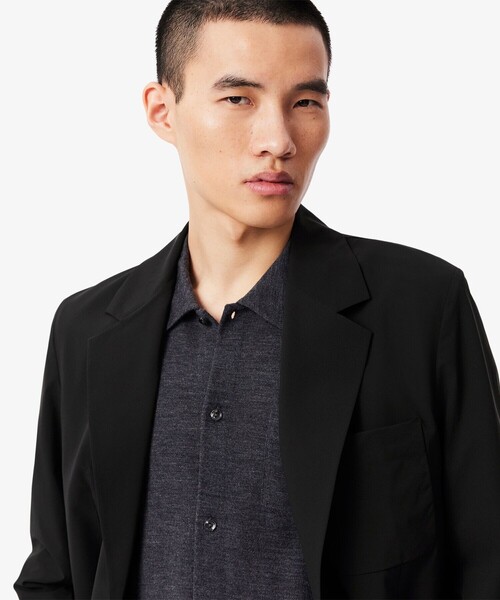 LACOSTE(ラコステ)の「撥水 ストレッチタフタ テクニカルテーラードジャケット(テーラードジャケット・メンズ・ブラック・52/50/48/46)」の2枚目の写真