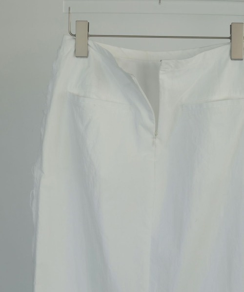 anuke（アンヌーク）の「anuke　Cutoff Straight Skirt カットオフストレートスカート/62510810（スカート・レディース・ホワイト/ブラック・36/38）」の11枚目の写真