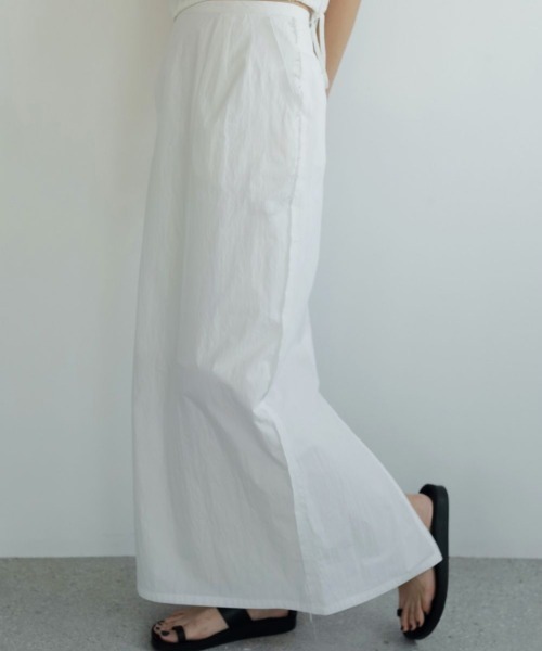 anuke（アンヌーク）の「anuke　Cutoff Straight Skirt カットオフストレートスカート/62510810（スカート・レディース・ホワイト/ブラック・36/38）」の4枚目の写真