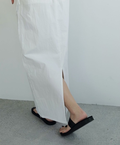 anuke（アンヌーク）の「anuke　Cutoff Straight Skirt カットオフストレートスカート/62510810（スカート・レディース・ホワイト/ブラック・36/38）」の6枚目の写真