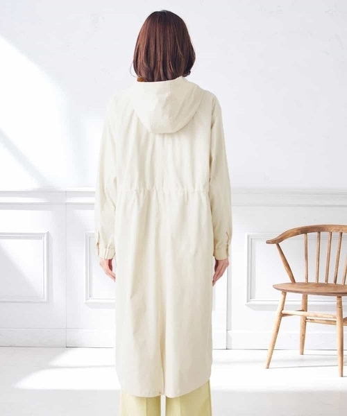 a.v.v(アーヴェヴェ)の「ドロストフーディーロングコート(モッズコート・レディース・アイボリー/ネイビー・36/38/40)」の16枚目の写真