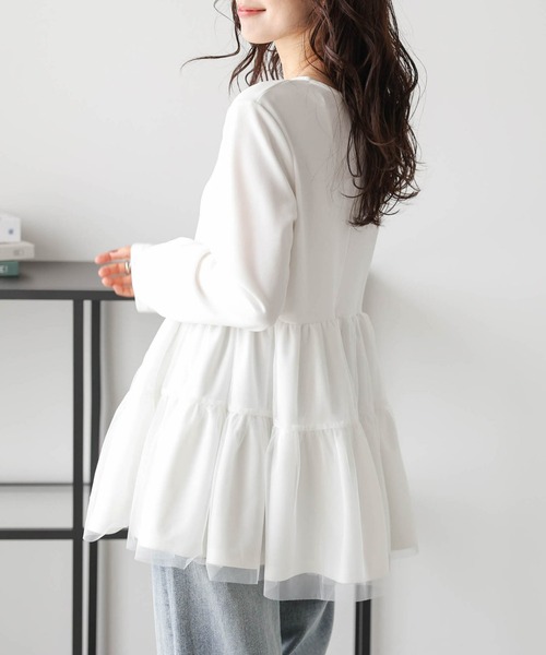 AMELY(エミリー)の「チュールペプラムトップス(Tシャツ/カットソー・レディース・ホワイト/ブラック/グレイッシュベージュ・フリー)」の14枚目の写真