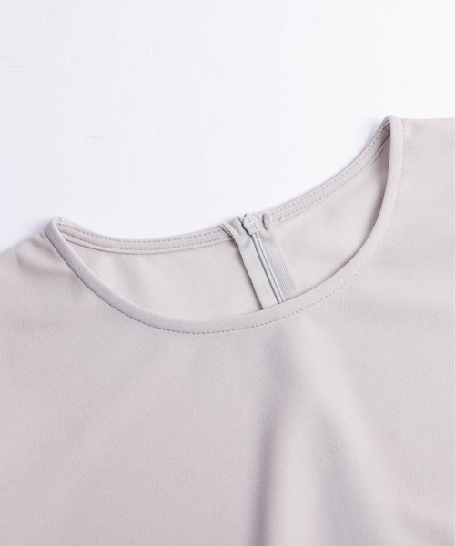 AMELY(エミリー)の「チュールペプラムトップス(Tシャツ/カットソー・レディース・ホワイト/ブラック/グレイッシュベージュ・フリー)」の4枚目の写真