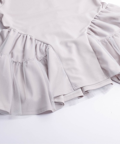 AMELY(エミリー)の「チュールペプラムトップス(Tシャツ/カットソー・レディース・ホワイト/ブラック/グレイッシュベージュ・フリー)」の6枚目の写真