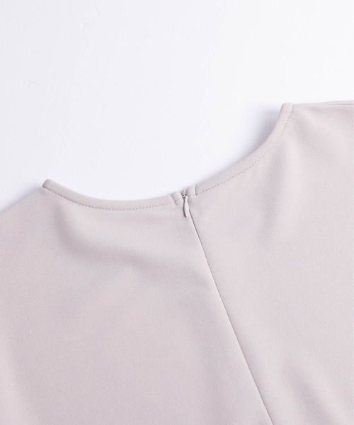 AMELY(エミリー)の「チュールペプラムトップス(Tシャツ/カットソー・レディース・ホワイト/ブラック/グレイッシュベージュ・フリー)」の8枚目の写真
