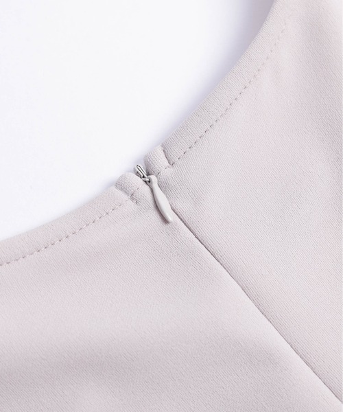 AMELY(エミリー)の「チュールペプラムトップス(Tシャツ/カットソー・レディース・ホワイト/ブラック/グレイッシュベージュ・フリー)」の9枚目の写真