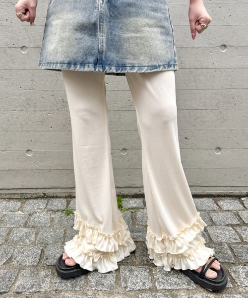 SOLLON.(ソルロン)の「ダブルフリルリブフレアパンツ(その他パンツ・レディース・アイボリー/ブラック/グレー/モカ/ライトブルー・FREE)」の2枚目の写真