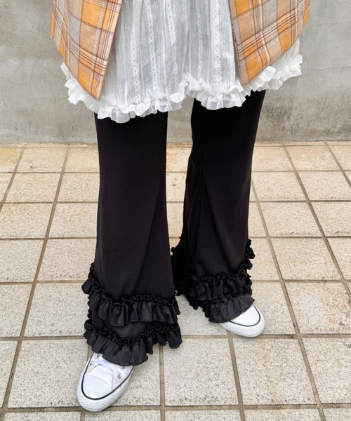 SOLLON.(ソルロン)の「ダブルフリルリブフレアパンツ(その他パンツ・レディース・アイボリー/ブラック/グレー/モカ/ライトブルー・FREE)」の15枚目の写真