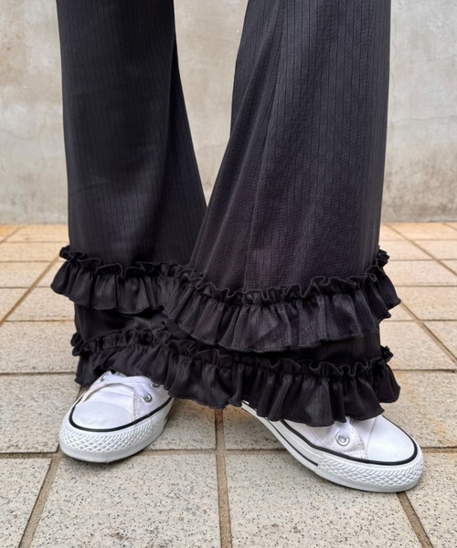 SOLLON.(ソルロン)の「ダブルフリルリブフレアパンツ(その他パンツ・レディース・アイボリー/ブラック/グレー/モカ/ライトブルー・FREE)」の14枚目の写真
