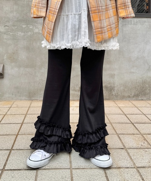 SOLLON.(ソルロン)の「ダブルフリルリブフレアパンツ(その他パンツ・レディース・アイボリー/ブラック/グレー/モカ/ライトブルー・FREE)」の16枚目の写真