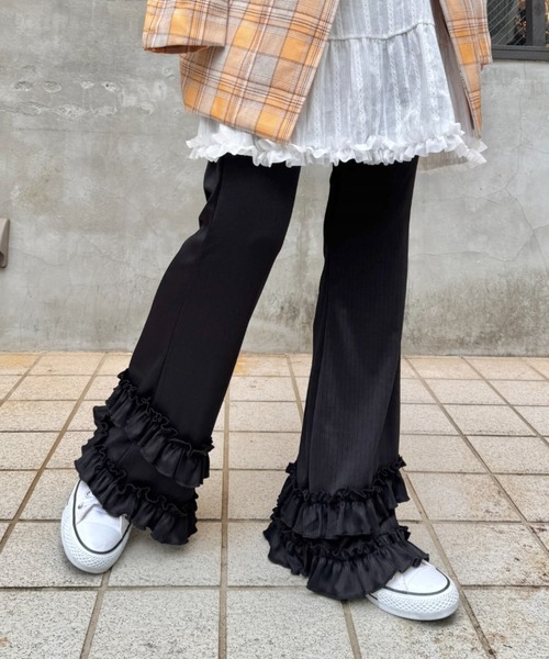 SOLLON.(ソルロン)の「ダブルフリルリブフレアパンツ(その他パンツ・レディース・アイボリー/ブラック/グレー/モカ/ライトブルー・FREE)」の17枚目の写真