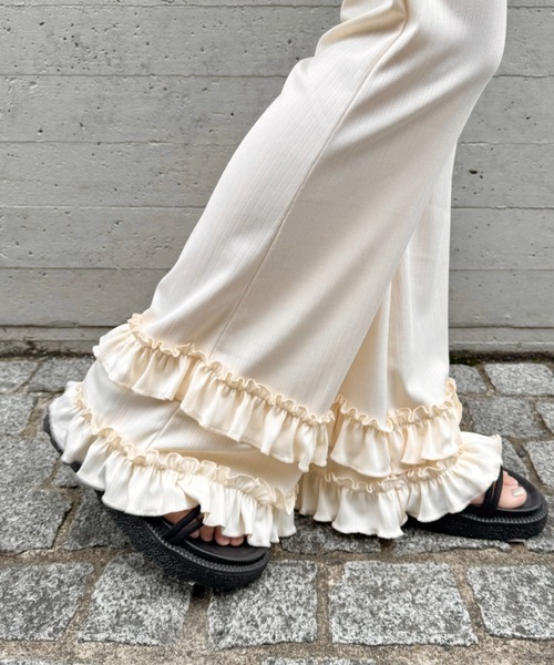 SOLLON.(ソルロン)の「ダブルフリルリブフレアパンツ(その他パンツ・レディース・アイボリー/ブラック/グレー/モカ/ライトブルー・FREE)」の6枚目の写真