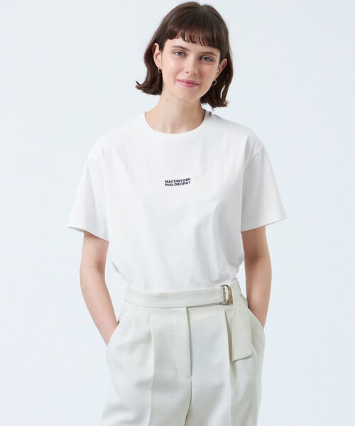 MACKINTOSH PHILOSOPHY（ﾏｯｷﾝﾄｯｼｭ ﾌｨﾛｿﾌｨｰ）の「刺しゅうロゴTシャツ（Tシャツ/カットソー・レディース・オフホワイト/ブルー/ブラック/レッド/ベージュ/イエロー・38）」の2枚目の写真
