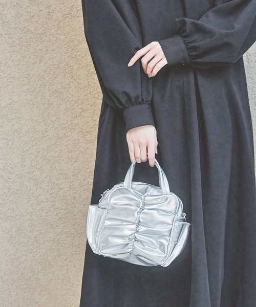 LAKOLE（ラコレ）の「ネオプレーンギャザーショルダーバッグ / 321152（ショルダーバッグ・レディース・ブラック/その他1/レモンイエロー/ブルー・FREE）」の4枚目の写真