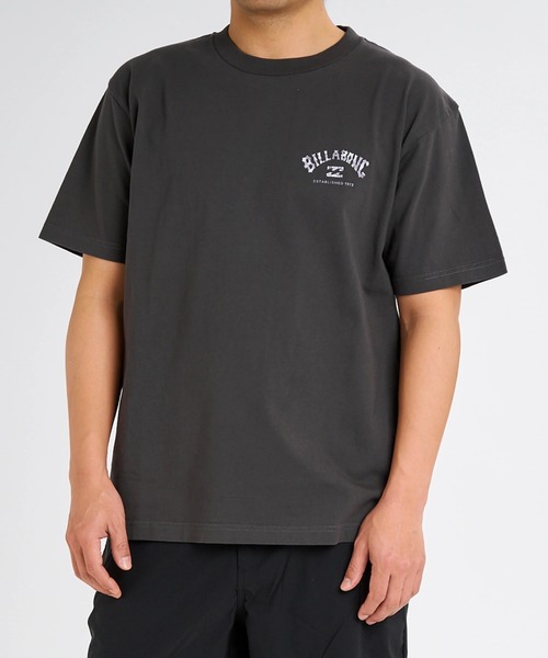 BILLABONG（ビラボン）の「BILLABONG メンズ ARCH FILL Tシャツ 【2025年春夏モデル】/ビラボンバックプリント半袖Tシャツ（Tシャツ/カットソー・メンズ・ホワイト/グリーン系その他/ブラック・SMALL/MEDIUM/LARGE/X-LARGE）」の9枚目の写真
