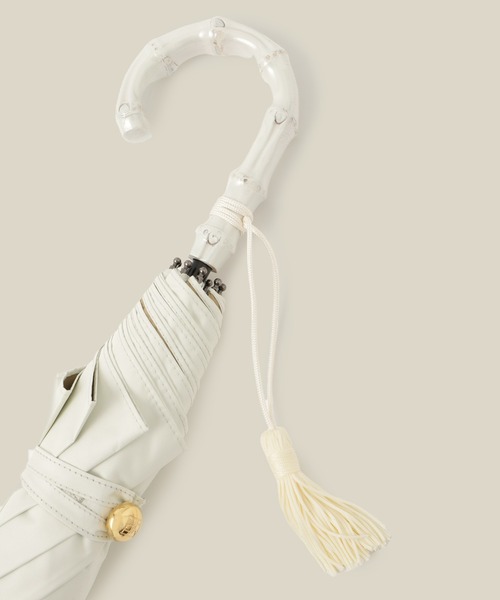 ROPE'(ロペ)の「【晴雨兼用・高機能】2段式開閉 折りたたみバンブーパラソル【UVカット/遮光・遮熱・防水効果】(折りたたみ傘・レディース・ピンク系その他2/ブラック/ブルー系その他4/オフホワイト・FREE)」の8枚目の写真