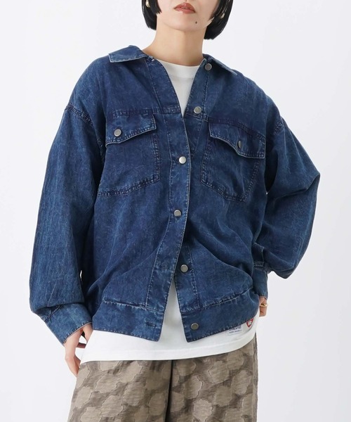 LUCA/LADY LUCK LUCA(ルカ/レディラックルカ)の「LC/LLL Gジャン風シアーシャツブルゾン/デニムシアーシャツ(ブルゾン・レディース・インディゴブルー/ブルー・FREE)」の4枚目の写真