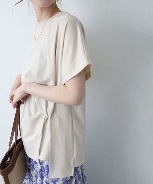 le.coeur blanc(ルクールブラン)の「《WEB限定アイテム》ツイストデザイントップス(Tシャツ/カットソー・レディース・カーキオリーブ/ブラウン/アイボリー/ブラック・38)」の5枚目の写真