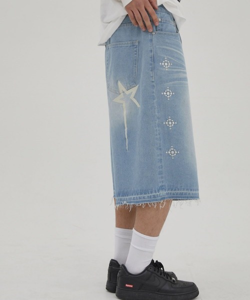 WaiKei（ワイケイ）の「★K-POPアイドル着用【UNISEX】Wai Kei／STUDバミューダパンツ（デニムパンツ・レディース・ブラック/ライトブルー・MEDIUM/LARGE）」の18枚目の写真