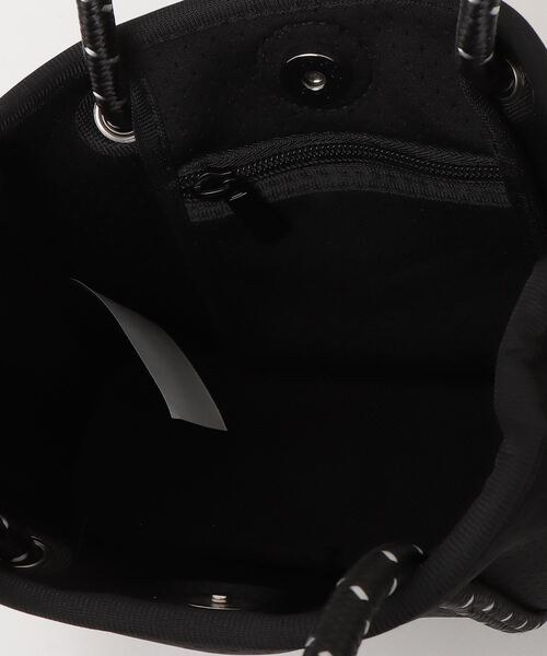 Willow Bay(ウィローベイ)の「Willow Bay/ウィローベイ ミニトートバッグ マイクロバッグ ネオプレン Daydreamer Tiny Neoprene Tote(ショルダーバッグ・レディース・ブラック/セージグリーン/ホワイト・FREE)」の13枚目の写真