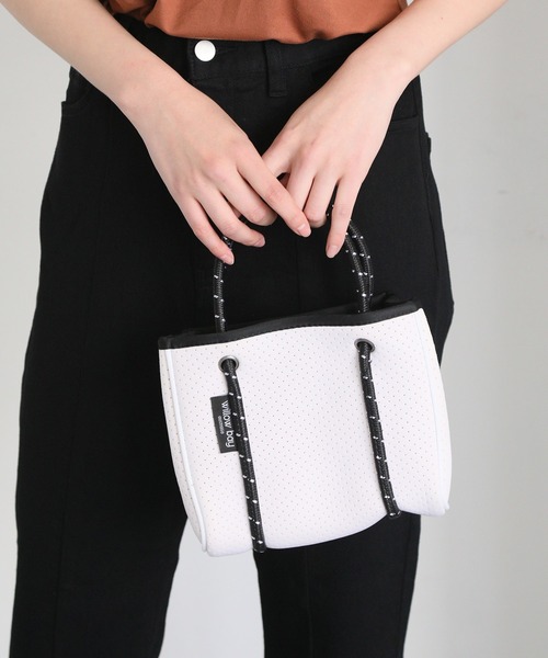 Willow Bay(ウィローベイ)の「Willow Bay/ウィローベイ ミニトートバッグ マイクロバッグ ネオプレン Daydreamer Tiny Neoprene Tote(ショルダーバッグ・レディース・ブラック/セージグリーン/ホワイト・FREE)」の1枚目の写真