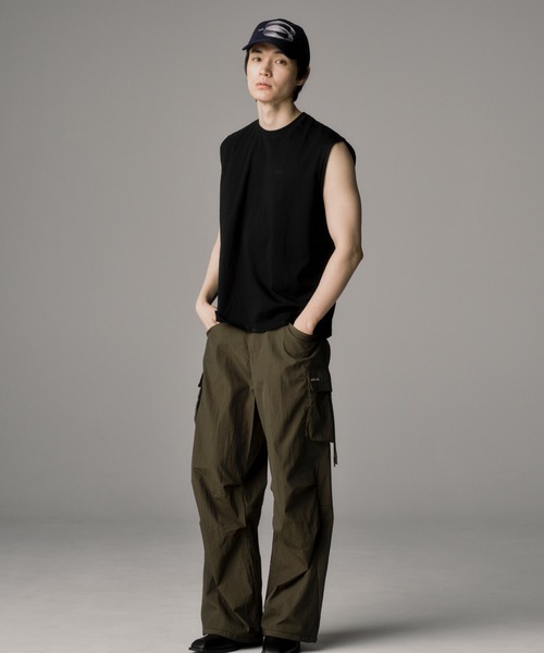 THE CLE(ザクレ)の「SLEEVE LESS T-SHIRTS / スリーブレスTシャツ【ノースリーブ】【袖なし】 タンクトップ Tシャツ トップス メンズ(タンクトップ・メンズ・ブラック・LARGE/SMALL/MEDIUM)」の2枚目の写真