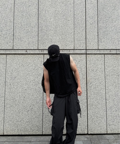 THE CLE(ザクレ)の「SLEEVE LESS T-SHIRTS / スリーブレスTシャツ【ノースリーブ】【袖なし】 タンクトップ Tシャツ トップス メンズ(タンクトップ・メンズ・ブラック・LARGE/SMALL/MEDIUM)」の6枚目の写真