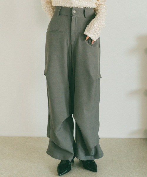 VANNIE U(ヴァニーユー)の「インアウトタックスラックスパンツ/SMLサイズ展開(スラックス・レディース・グレー/ブラウン・S/M/L)」の1枚目の写真