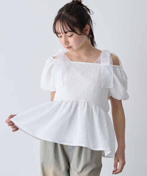 Amourire girl（アムリールガール）の「袖2WAY肩リボンエンボスブラウス（シャツ/ブラウス・キッズ・オフホワイト/ブラック・130cm/140cm/150cm/160cm）」の4枚目の写真