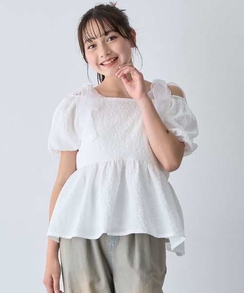 Amourire girl（アムリールガール）の「袖2WAY肩リボンエンボスブラウス（シャツ/ブラウス・キッズ・オフホワイト/ブラック・130cm/140cm/150cm/160cm）」の5枚目の写真