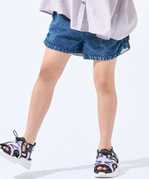 SHOO・LA・RUE（シューラルー）の「【100-150cm】シャーリングがポイント ケミカルデニムショートパンツ（その他パンツ・キッズ・ブルー系その他/サックスブルー・14/13/15 /12/10/11）」の2枚目の写真