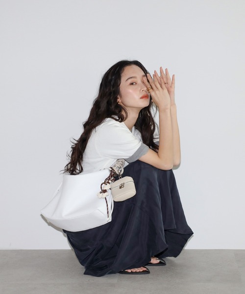 soins（ソワン）の「【牛革】ミニマルショルダーバッグ（ショルダーバッグ・レディース・ブラック/ホワイト/ブラウン・FREE）」の7枚目の写真