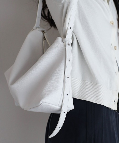 soins（ソワン）の「【牛革】ミニマルショルダーバッグ（ショルダーバッグ・レディース・ブラック/ホワイト/ブラウン・FREE）」の9枚目の写真