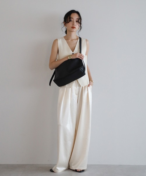 soins（ソワン）の「【牛革】ミニマルショルダーバッグ（ショルダーバッグ・レディース・ブラック/ホワイト/ブラウン・FREE）」の16枚目の写真