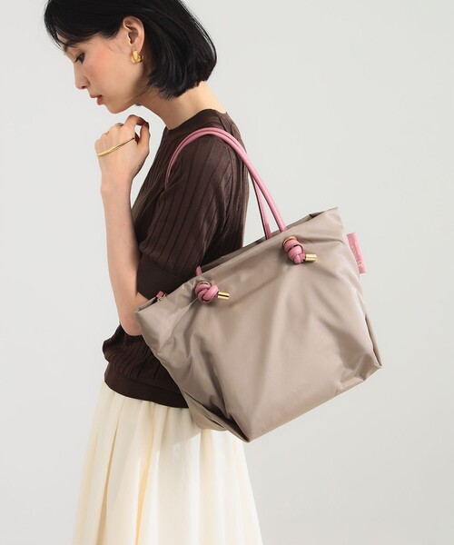 VIOLAd'ORO(ヴィオラドーロ)の「VIOLAd’ORO / BIANCA ナイロン トートバッグ M(トートバッグ・レディース・チャコールグレー/ブラウン系その他2/ブラウン系その他/ブラウン系その他3/ブラウン・ONE SIZE)」の10枚目の写真