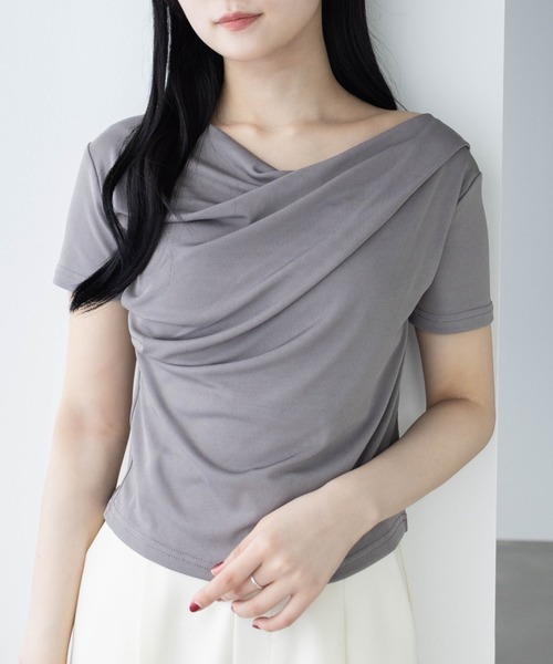 clear（クリア）の「ドレープデザイン半袖カットソートップス[オフィスカジュアル 着回し抜群 大人 カジュアル]（Tシャツ/カットソー・レディース・チャコールグレー/オフホワイト/ブラック/ブルーグレー/グレー系その他/ピンク/ミント/モカ/カーキ/グレイッシュベージュ・F）」の3枚目の写真