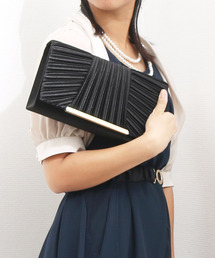 カシュカシュ cachecache / チェーンショルダー付きクラッチバッグ