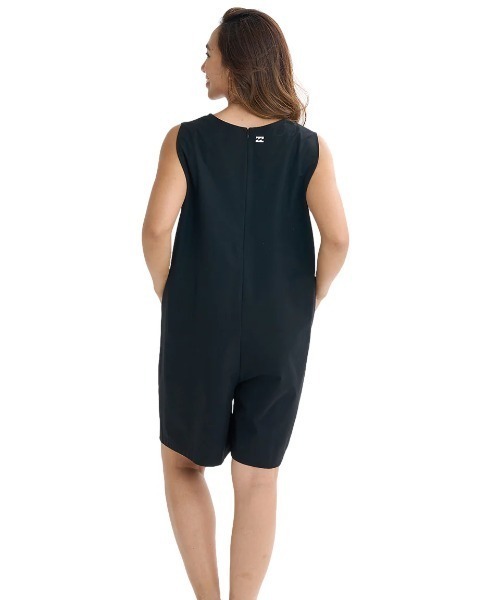 BILLABONG(ビラボン)の「BILLABONG レディース RASH WOVEN SALOPETTE SHORT ラッシュレギンス 【2025年夏モデル】/ビラボンロゴワンポイント水陸両用UVケアサロペットラッシュガード(水着)(ラッシュガード・レディース・ブラック・MEDIUM/LARGE)」の3枚目の写真