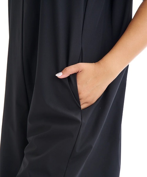 BILLABONG(ビラボン)の「BILLABONG レディース RASH WOVEN SALOPETTE SHORT ラッシュレギンス 【2025年夏モデル】/ビラボンロゴワンポイント水陸両用UVケアサロペットラッシュガード(水着)(ラッシュガード・レディース・ブラック・MEDIUM/LARGE)」の4枚目の写真