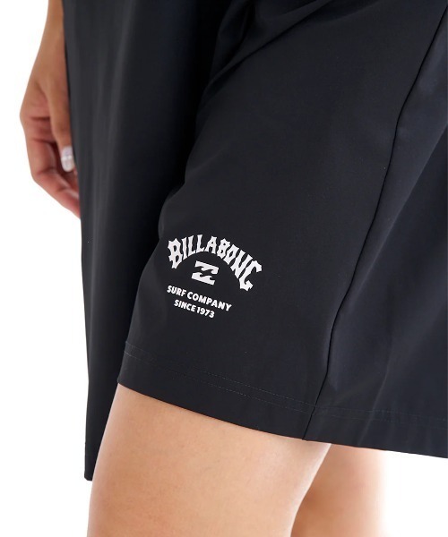 BILLABONG(ビラボン)の「BILLABONG レディース RASH WOVEN SALOPETTE SHORT ラッシュレギンス 【2025年夏モデル】/ビラボンロゴワンポイント水陸両用UVケアサロペットラッシュガード(水着)(ラッシュガード・レディース・ブラック・MEDIUM/LARGE)」の5枚目の写真