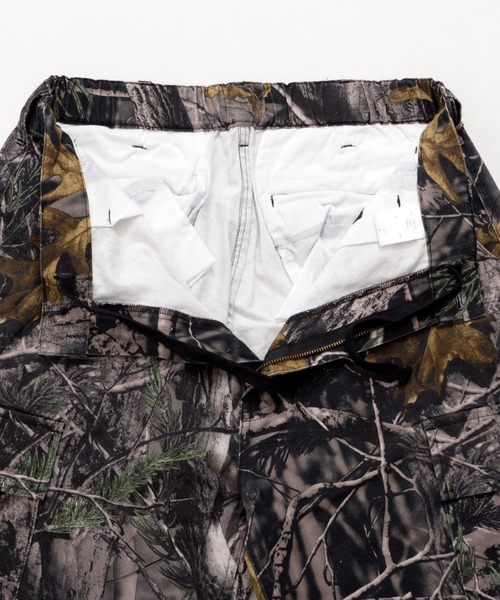 Revo.（レボ）の「『 選べる丈 4サイズ 』リアルツリーカモ ミリタリー ツイル カーゴショーツ カモフラ ワイド ハーフパンツ（カーゴパンツ・メンズ・カモフラージュ/リアルツリーカモ・S/M/L/LL）」の4枚目の写真