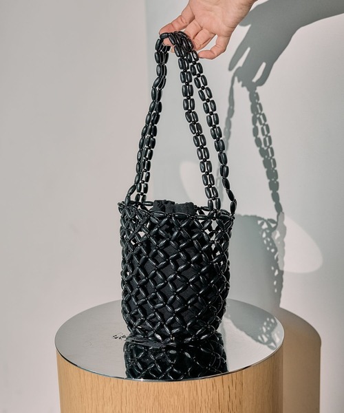 LEPSIM(レプシィム)の「ウッドビーズバッグ 494489(ハンドバッグ・レディース・ブラック/オフホワイト・ONE SIZE)」の1枚目の写真