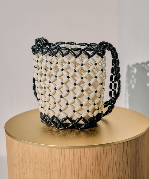 LEPSIM(レプシィム)の「ウッドビーズバッグ 494489(ハンドバッグ・レディース・ブラック/オフホワイト・ONE SIZE)」の11枚目の写真