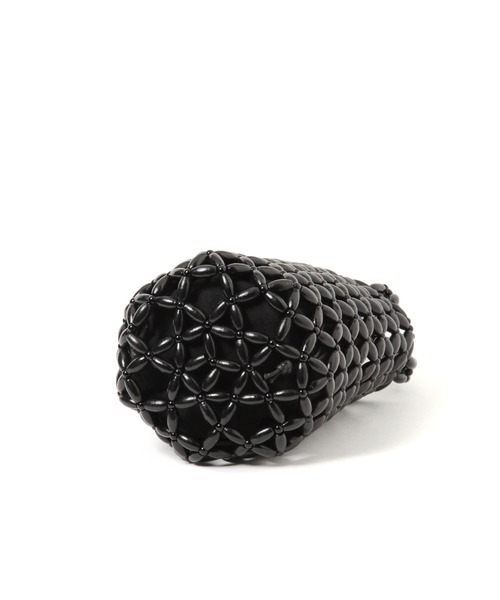 LEPSIM(レプシィム)の「ウッドビーズバッグ 494489(ハンドバッグ・レディース・ブラック/オフホワイト・ONE SIZE)」の5枚目の写真