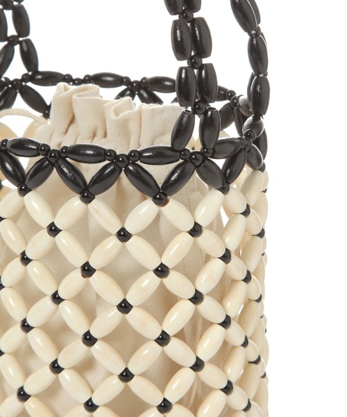 LEPSIM(レプシィム)の「ウッドビーズバッグ 494489(ハンドバッグ・レディース・ブラック/オフホワイト・ONE SIZE)」の17枚目の写真
