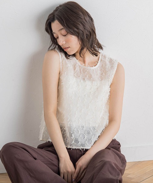 Droite lautreamont(ドロワットロートレアモン)の「リボンカットジャガードブラウス≪手洗い可能≫(シャツ/ブラウス・レディース・オフホワイト/ブルー/ブラック・M)」の2枚目の写真