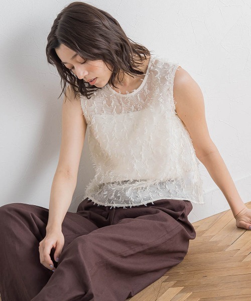 Droite lautreamont(ドロワットロートレアモン)の「リボンカットジャガードブラウス≪手洗い可能≫(シャツ/ブラウス・レディース・オフホワイト/ブルー/ブラック・M)」の5枚目の写真