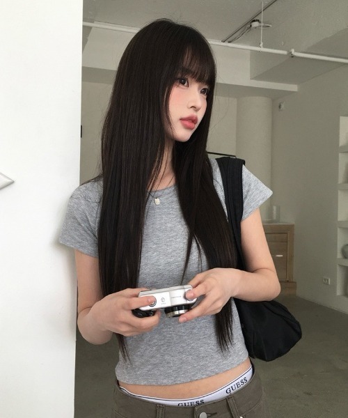 anyonemore(エニワンモア)の「ベーシッククロップドラグラン半袖Tシャツ(Tシャツ/カットソー・レディース・アイボリー/ブラック/ピンク/グレー・FREE)」の3枚目の写真