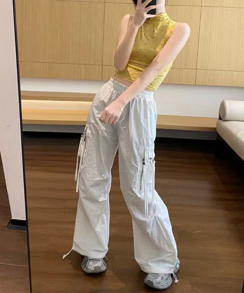 Lace Ladies(レースレディース)の「ファスナー ストラップ付き タック ワイド パラシュート パンツ(その他パンツ・レディース・ブラック/アイボリー・M)」の4枚目の写真
